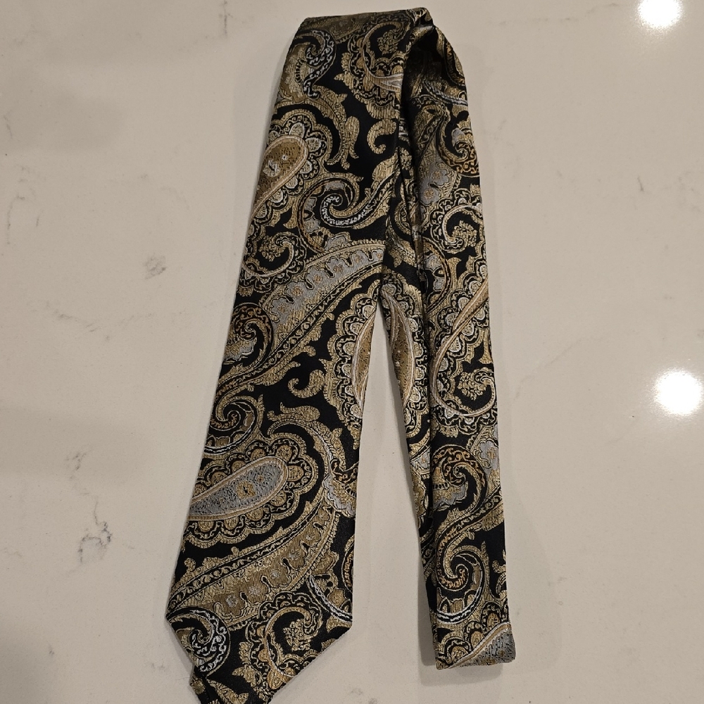 Paisley Silk Tie in Black and Gold